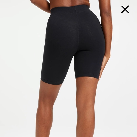 Good American GREEN essential biker short, 2 - Picture 3 of 6